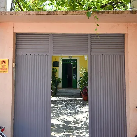 بيت للعطل Fran's Traditional House شكودر