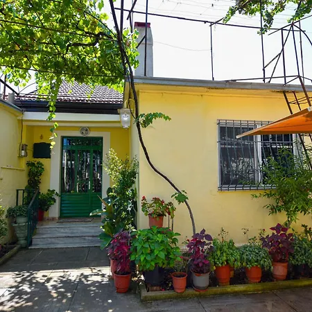 Fran's Traditional House بيت للعطل *