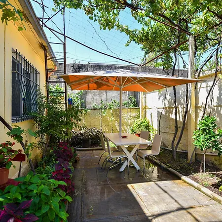 Fran's Traditional House بيت للعطل *