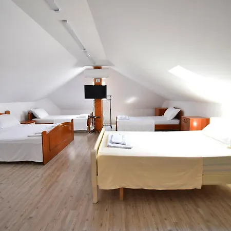 펜션 Fran's Traditional House Shkodër